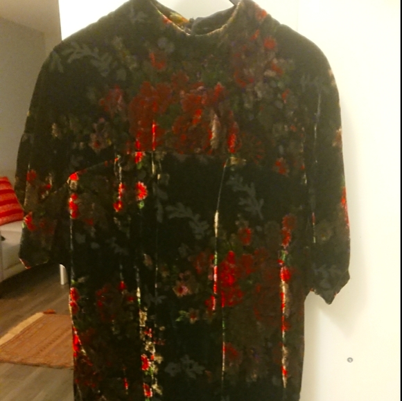 ✨HP✨ Zara Velvet floral mini dress - Picture 2 of 5